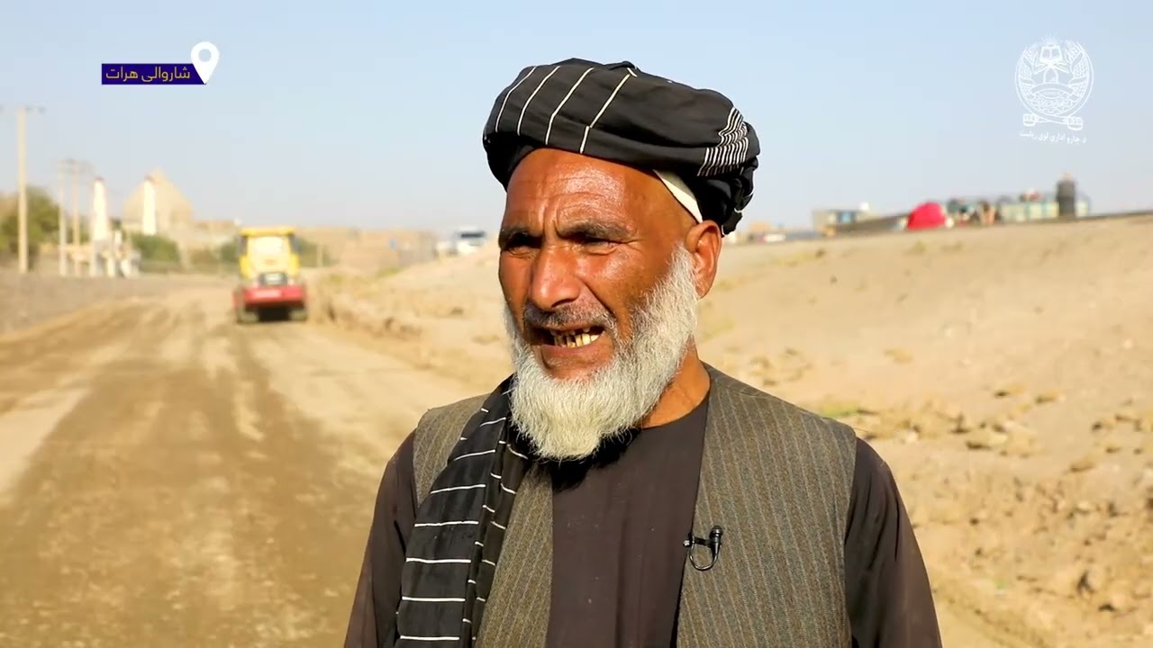 شاروالی هرات کار اعمار طبقات اساسی پروژه اسفالت آغاز نموده است.