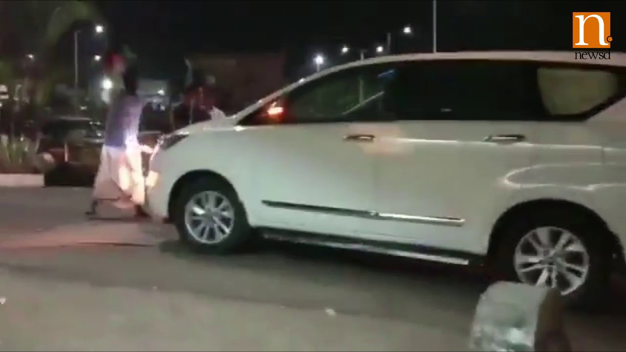 Sabaraimala agitation: BJYM leaders block Kerala Transport Minister