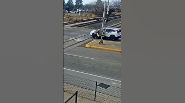 Utah driver jumps from SUV moments before train collision