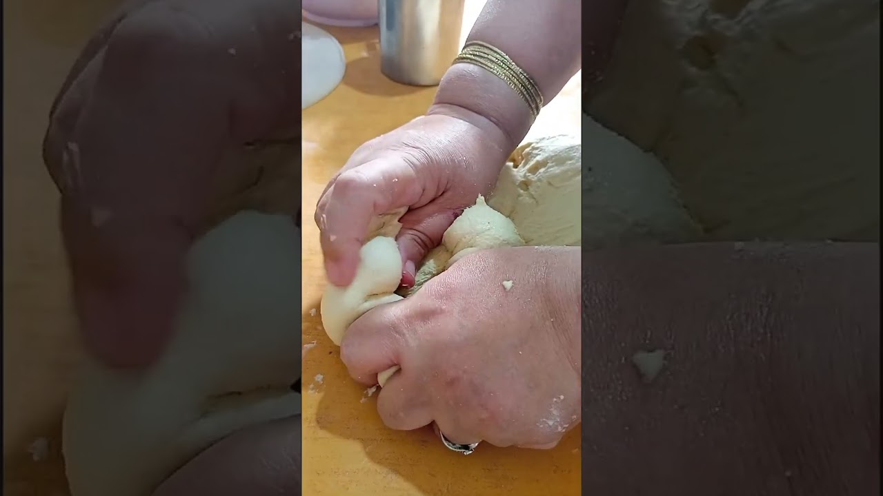 كسرة خميرة معجونة غير باليد. او مطلوع