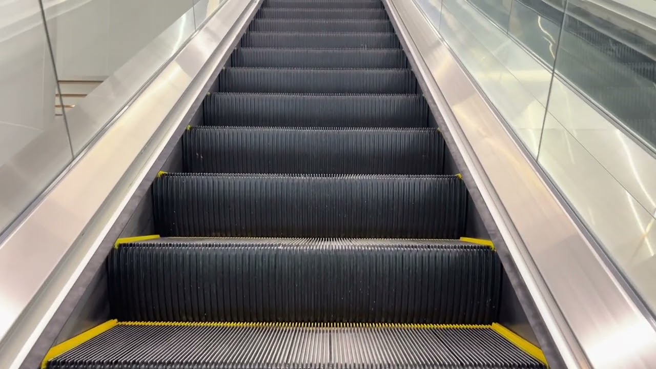 2คลิป บันใดเลื่อนในสนามบินสุวรรณภูมิ 🪜