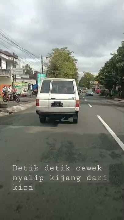detik detik cewek nyalip kijang dari kiri#shorts#mobilkijang