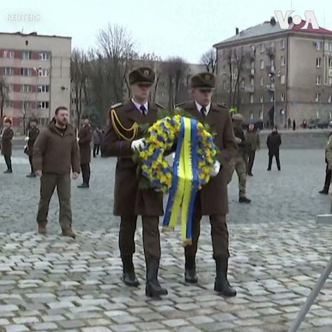 泽连斯基向埋葬在利沃夫的士兵表示敬意 称乌克兰必须在白俄罗斯边境“做好准备”