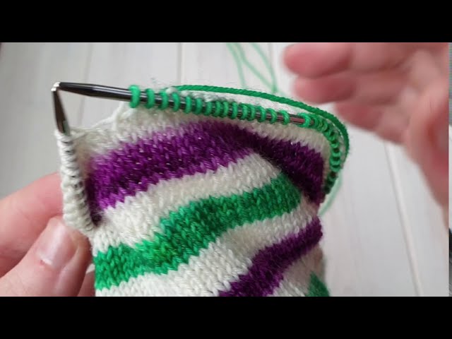 How I knit on 9inch circular needles 