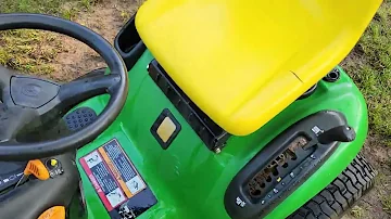 Jaký výkon má John Deere L110?