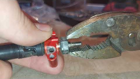 How to change rear driveshaft on Traxxas Rustler VXL 2wd | tutorial