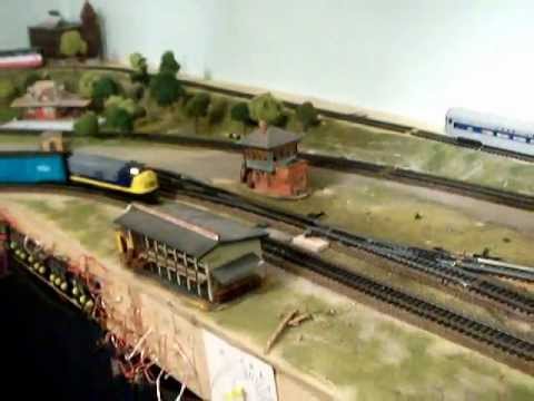 HO scale shelf layout 11x14x6 Athearn F7 CSX RR - YouTube