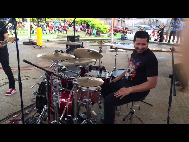 Harry Aziz (Drummer) With Lefthanded-Cinta Tiga Dimensi class=