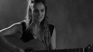 Mariska Petrovic - Driekwart en de waarheid