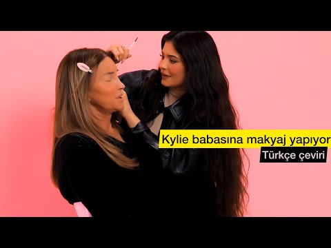 Video: Kardashian Yüzünde Ne Kadar Makyaj Yaptığını Gösterdi