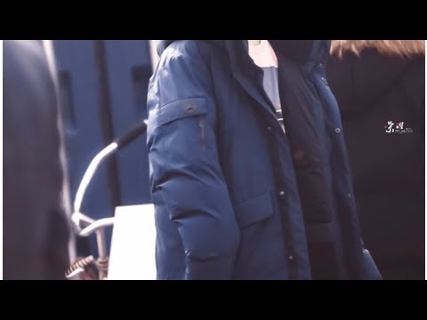 ϟ易烊千玺广告路透曝光 羽绒服搭配超短裤解锁新奇穿搭　(1/6)