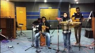 Band Kita - One Avenue Buskers (Bulan Ditutup Awan)