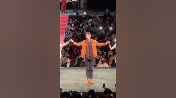 Xiaozhan &/The curtain call:  The audience said I ...