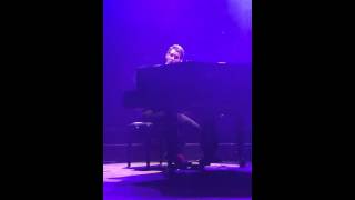 Miniatura de vídeo de "Rasmus Seebach - Flyv Fugl live Esbjerg 12/2-2016"