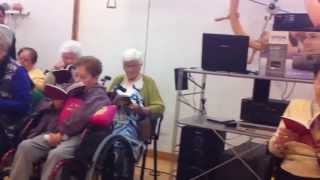 NURIA MARTI VISITA CLUB LECTURA FACIL RESIDENCIA SESTAO