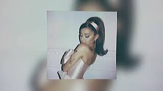 ARIANA GRANDE - fantasize  (speed up tik tok version) Resimi