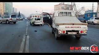 Невнимательность водителя грузовика привела к аварии на кольце Запорожской