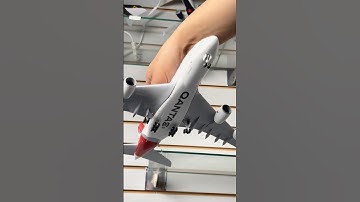 ✈️Featuring one of our largest wide-body aircraft models, the Qantas Airbus A380 1/200 scale