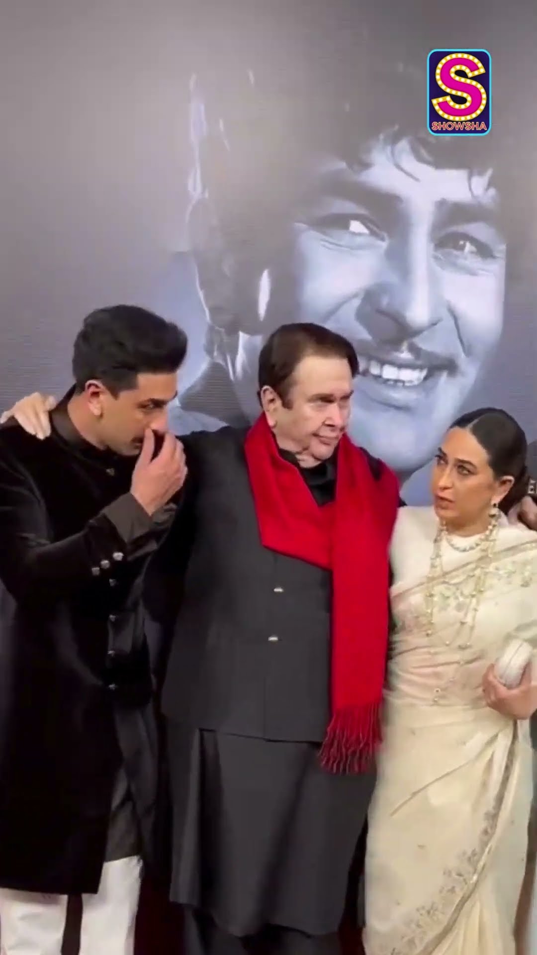 The Entire Family Posed For The Paps, Celebrating Raj Kapoor'S 100th Birth Anniversary! | N18S