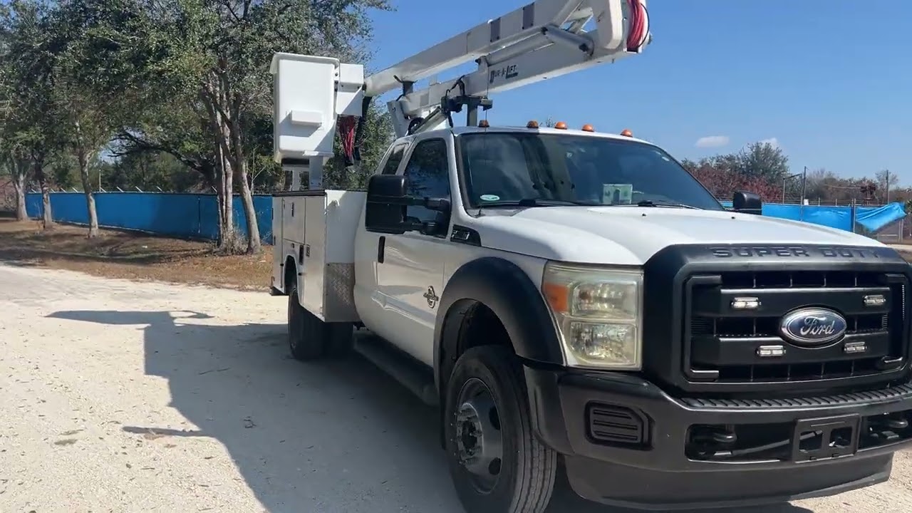 2011 FORD F-550 SUPER DUTY SUPERCAB BUCKET TRUCK WITH ONLY 13K MILES!!