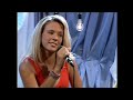 Lorie chante « Près de moi » en version acoustique ! // Extrait archives M6 Video Bank