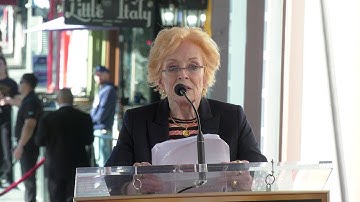 Holland Taylor gives a speech at Sarah Paulson