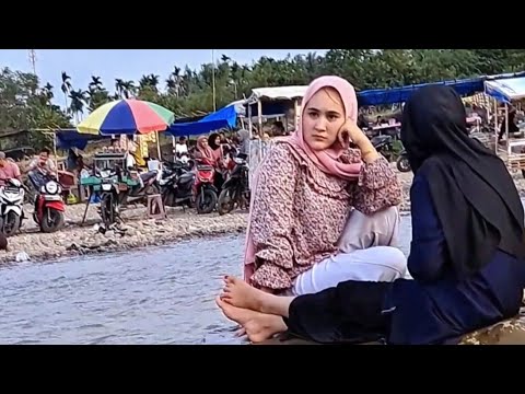 gadis cantik mandi di sungai menikmati keindahan gadis jilbab anak desa hijab stylle