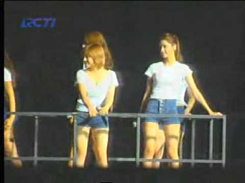 220912 SNSD - Kissing You  LIVE @SMTown Jakarta