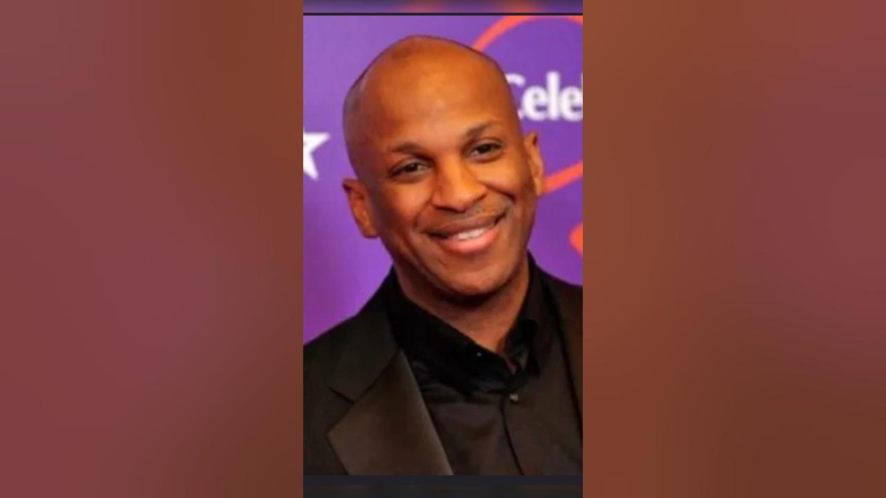 Gospel Singer Donnie McClurkin (Stand) - YouTube