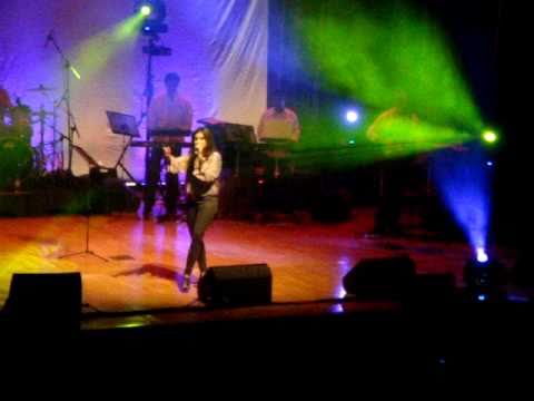 shreya-ghoshal-live---tujh-mein-rab-dikhta-hai---rab-ne-bana-di-jodi-&-teri-ore-in-london-2010