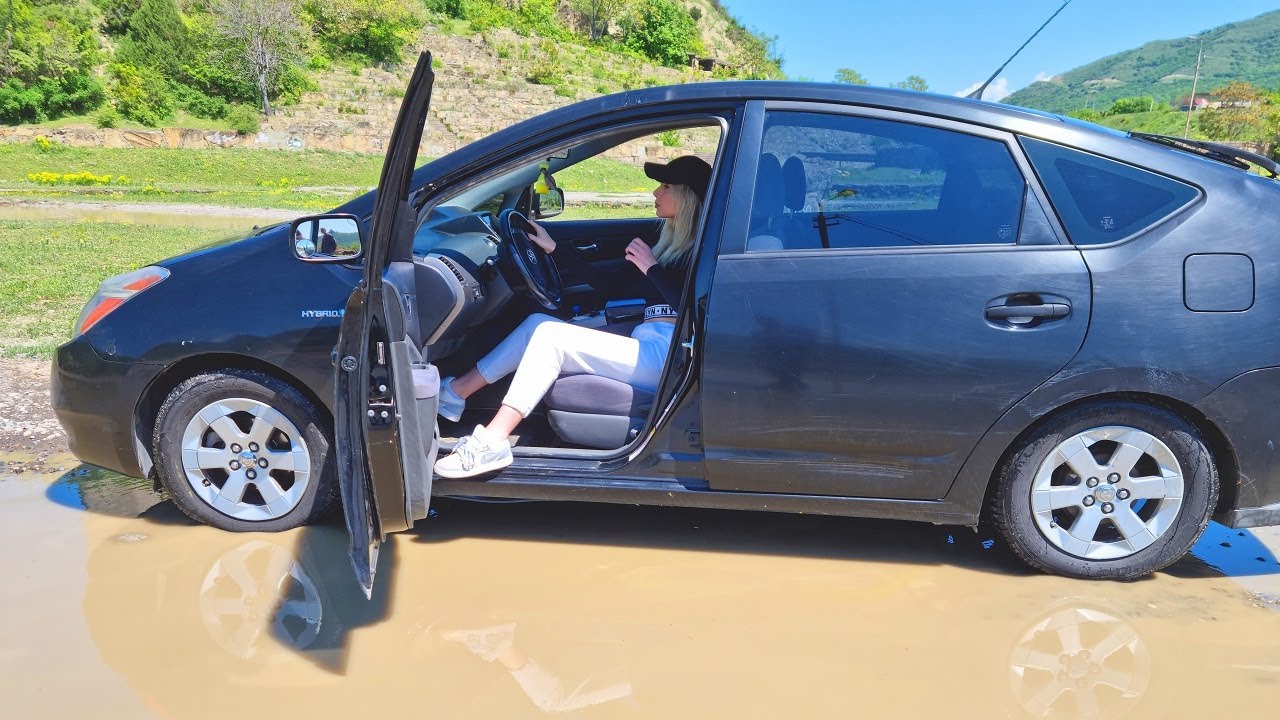 blondie girl driving car on mud high speed pedalpumping - YouTube