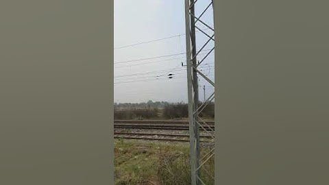 overlap in railway, train passing through overlap