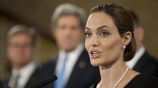 Angelina Jolienin Tıbbi Tercihi Göğüslerini Aldırdı