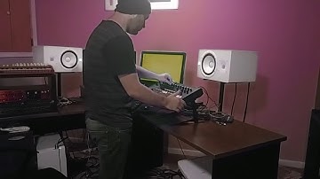 Kamil P aka The Influence [Behringer RD 8 ] Techno Jam