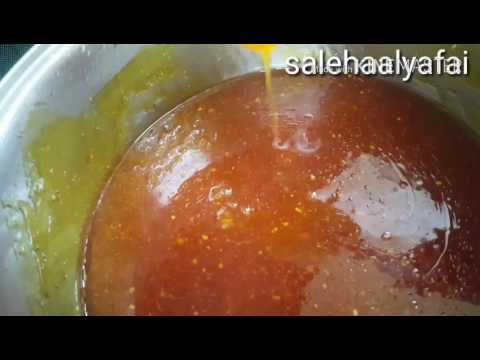 المقادير : كوبين سكر ربع كوب زيت ربع كوب نشا ربع كوب ماء ورد منقوع بالزعفران ملعقه وسط لون طعام احمر. 