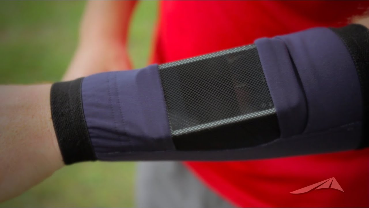 Make a Smartphone-Holding Exercise Armband Out of a Sock smartphone armband diy