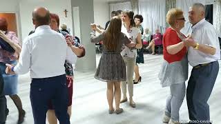 Są na świecie dziurki różne są okrągłe i podłużne