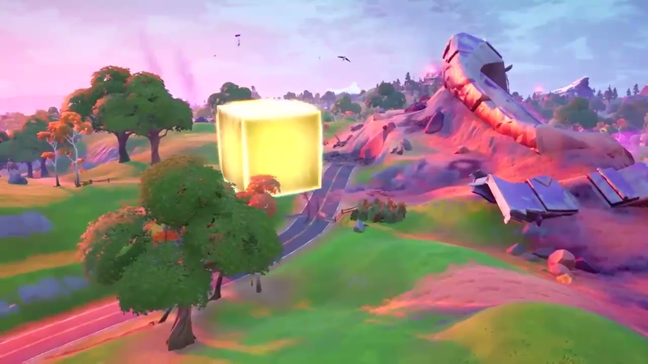 GOLDEN CUBE STOPS AWAKENING THE PURPLE CUBE (KEVIN) (Fortnite Chapter 2 Season 8)