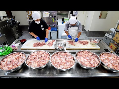 爆量とり天カレーうどん！大阪屈指のデカ盛りうどん屋の驚異的な仕込みに密着！丨Japanese Street Food