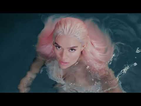 KAROL G, Peso Pluma - Que Hijuep*tas Ganas Tengo De Besarte (Music Video)