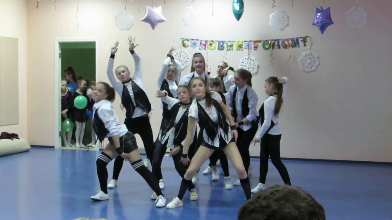федук танцует. танец под песню. танец a got love. вика танец. танец к песне встанем.