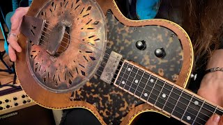 DOWN & DIRTY BLUES MACHINE! • Unboxing The “MAVIS” from Mule Resophonic Guitars