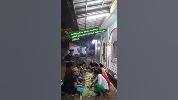 lagi viral, makan alas daun pisang