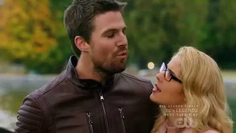 Do Oliver and Felicity get married in Arrow?