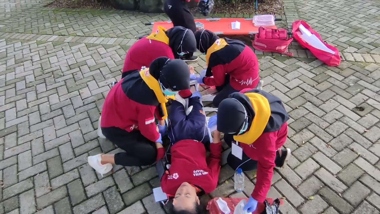 Simulasi Pertolongan Pertama PMR Wira SMAN 3 Ponorogo (A)