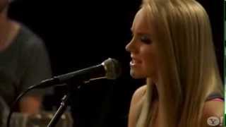 Miniatura del video "Danielle Bradbery 'Never Like This' acoustic A++!!"