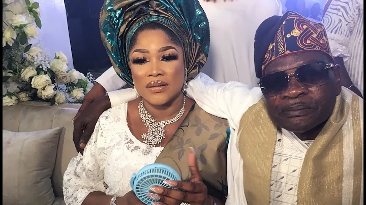 WATCH CLASSIC OBA’S IN LAGOS FALL IN TO OLABISI OMO LOGBA LOGBA 45TH BIRTHDAY CELEBRATION