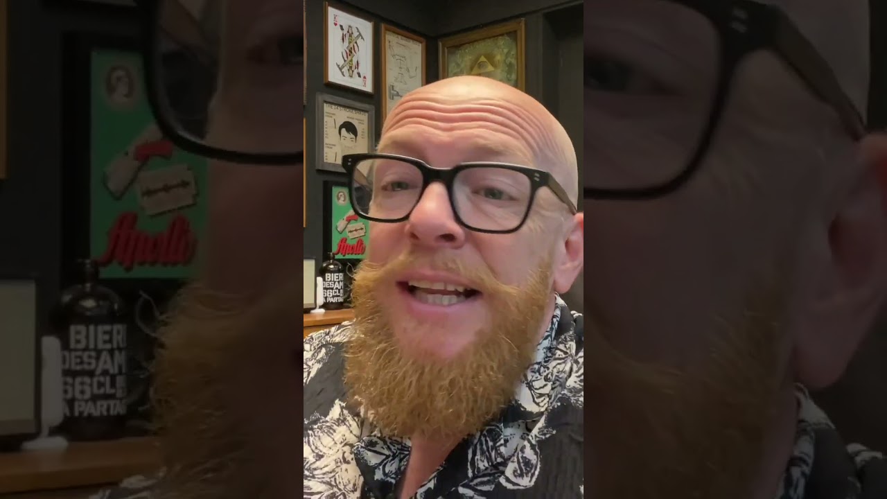 Она обесцвечивает волосы пищевой содой 