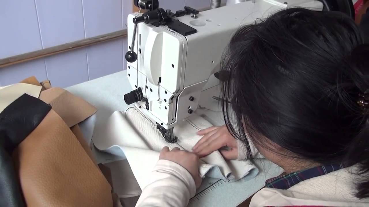 Adler 204370type Triple feed heavy duty topstitching sewing machine