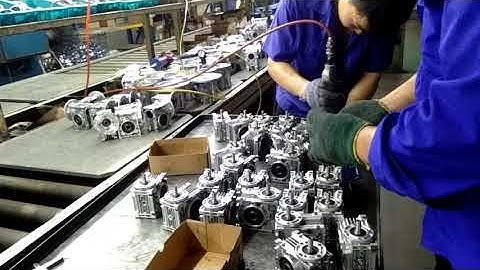 Assembly line of worm gear reducer